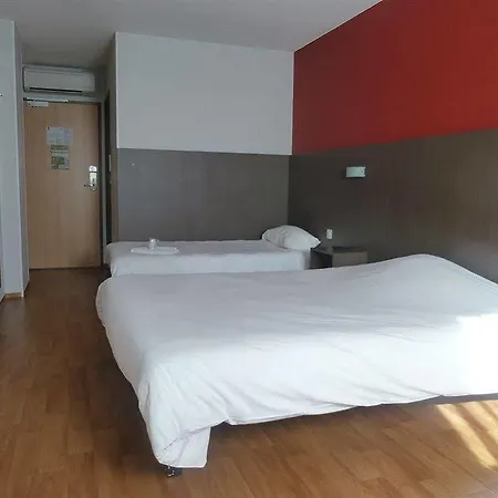 Pau Hotel 2*